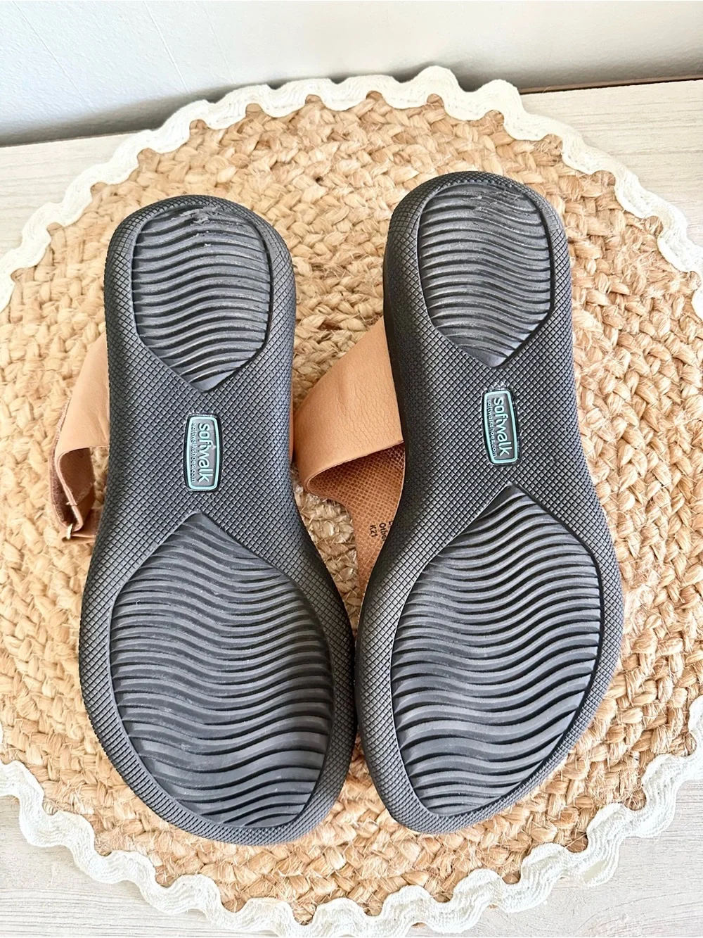 SoftWalk Tan Leather Comfort Sandals Gold Ring Size 8.5M